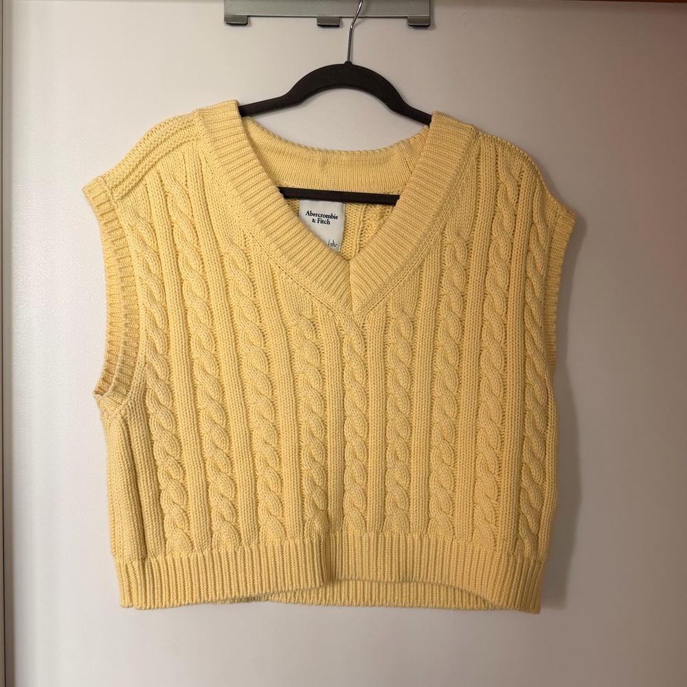 Abercrombie & Fitch V-Neck Cable Knit Sweater Vest in Butter Yellow